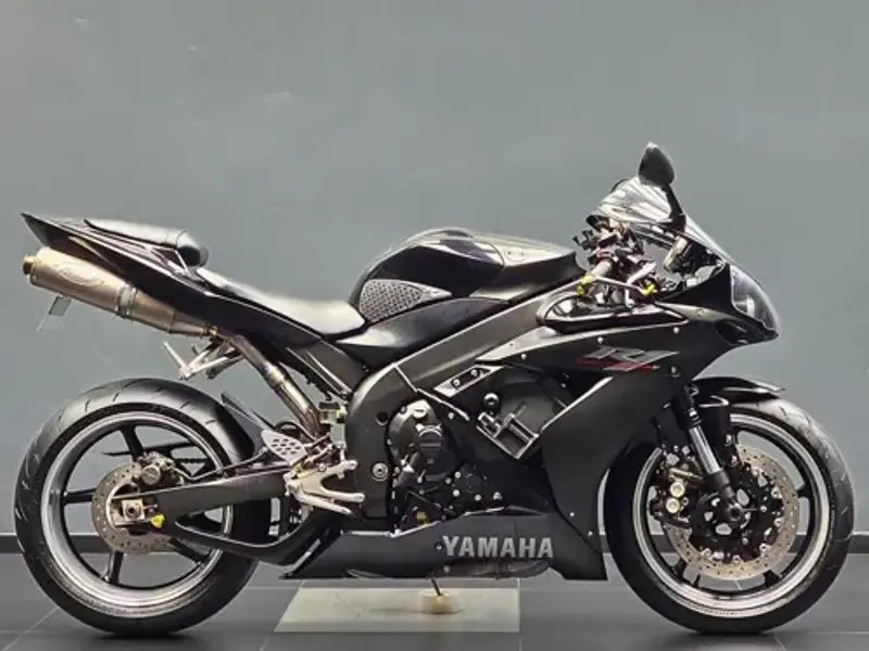 2005 Yamaha YZF-R1