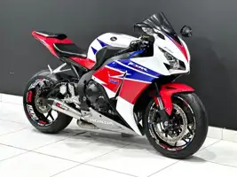 2016 Honda CBR 1000RR Fireblade specs