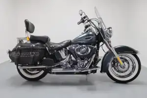 2017 Harley-Davidson Heritage Softail Classic specs