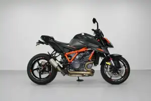 2022 KTM 1290 Super Duke R specs