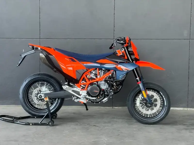 2026 KTM 690 SMC R