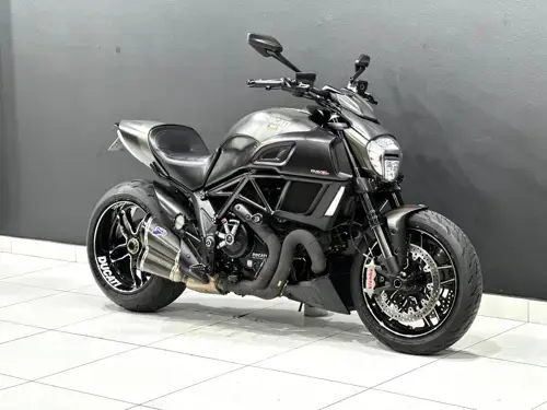 2016 Ducati Diavel Carbon specs