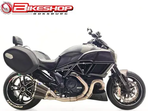 Diavel Carbon specs